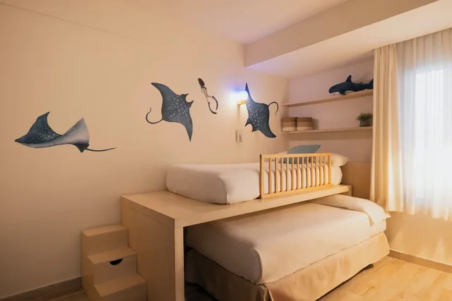Family, King Bed, 2 Trundle Beds, Partial Sea View، Iberostar Waves Royal Andalus 4/10