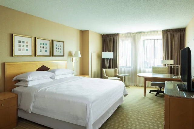 غرفة قياسية بسرير كينج، Sheraton Atlantic City Convention Center Hotel 1/4