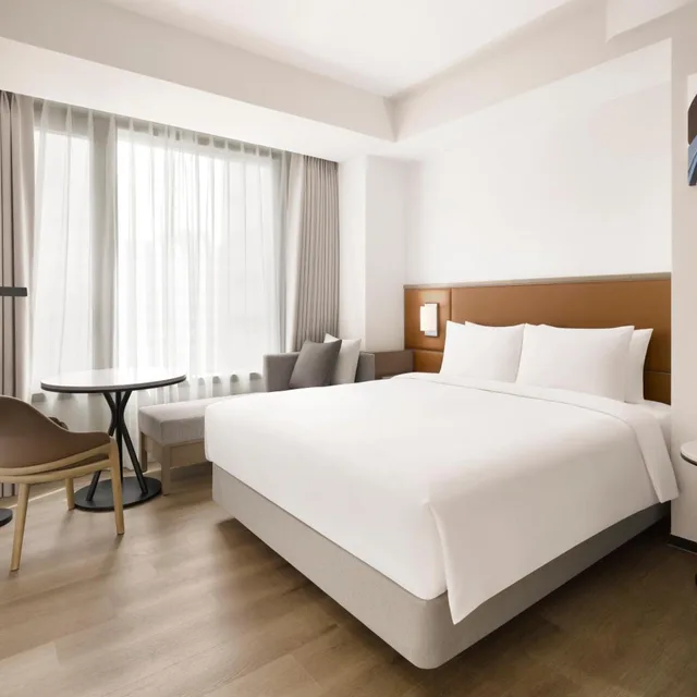 غرفة بسرير كوين في طابق مرتفع، AC Hotel by Marriott Seoul Gangnam 1/6