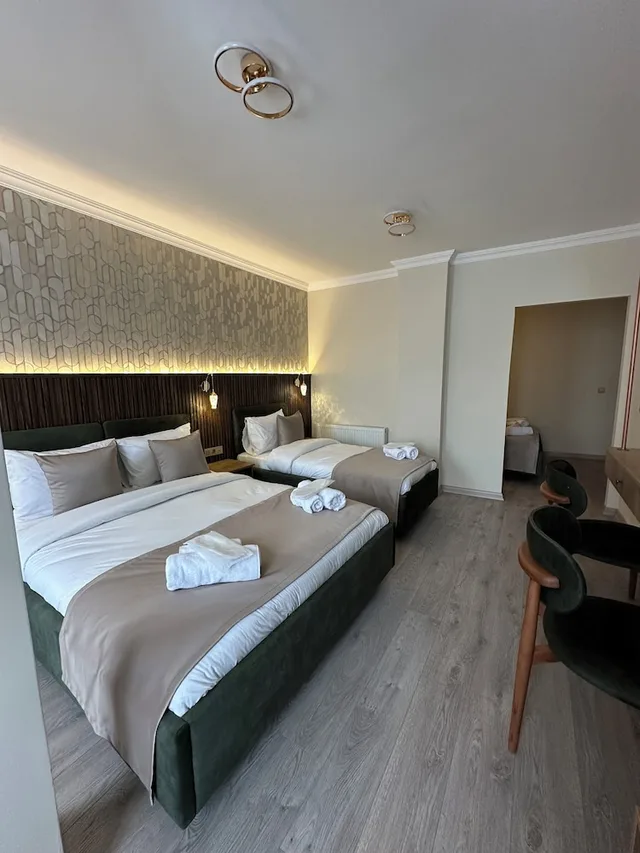 Family, 1 Single and 2 Double Beds، Peradise Hotel 3/10