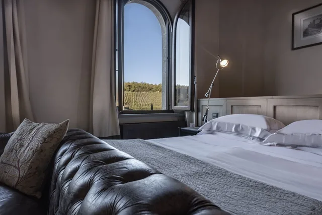 جناح تنفيذي بسرير كينج، Castel Monastero 2/4