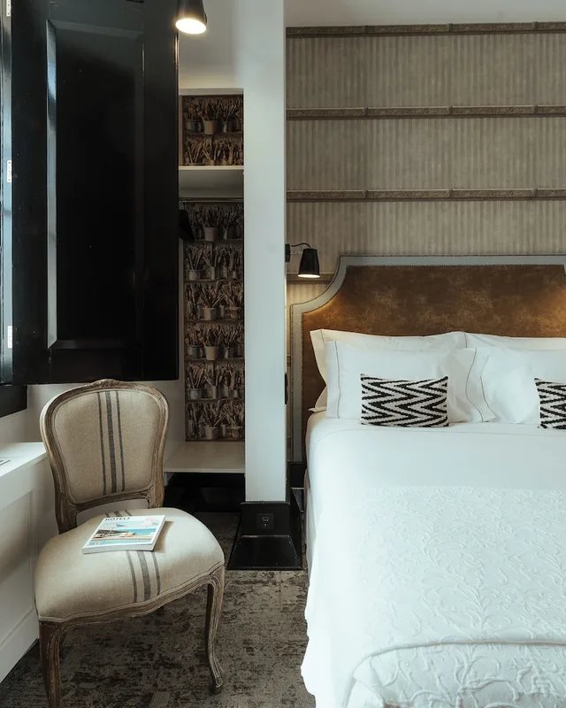 Mini, Deluxe, King Bed, Square View، Almalusa Baixa Chiado 5/9