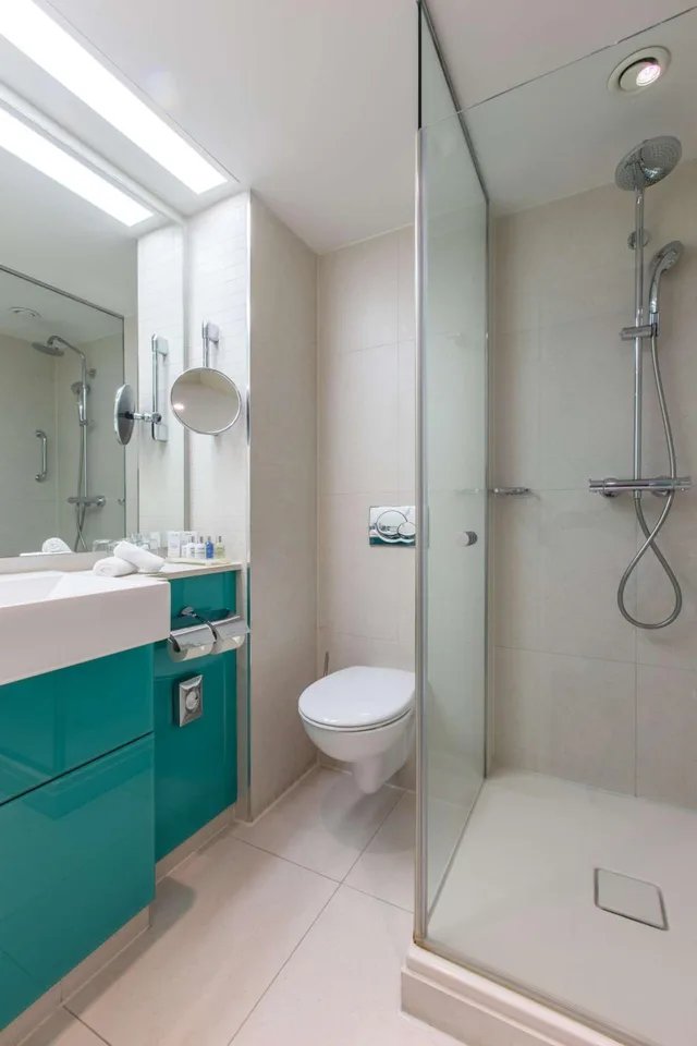 غرفة سوبيريور بشرفة، Radisson Blu Hotel Hamburg 6/9