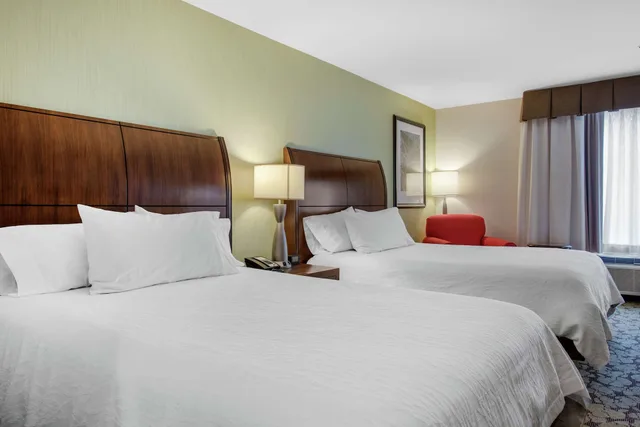 غرفة بسريرين مزدوجين، Hilton Garden Inn Portland Airport, ME 1/10