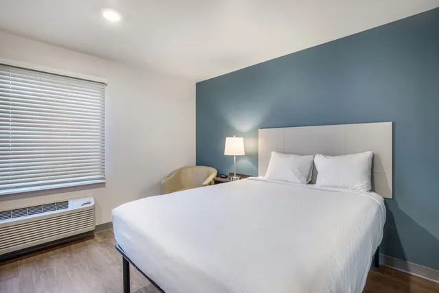 غرفة قياسية بسرير كوين، WoodSpring Suites Libertyville - Chicago 2/10