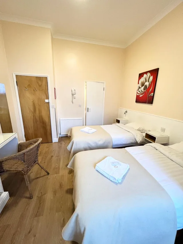 غرفة ثلاثية بحمام خاص، Melbourne House 9/10