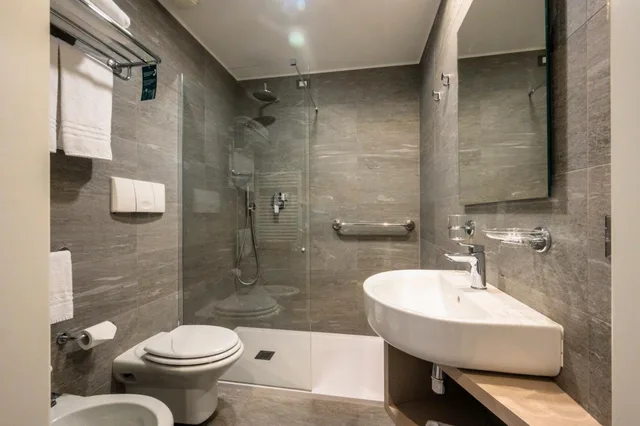 Room, Triple, AIRPORT HOTEL BERGAMO 2/3