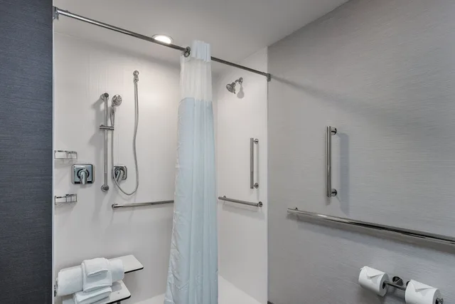 غرفة بسرير كينج مع أريكة لذوي الإعاقة، Courtyard by Marriott Pensacola West 6/7