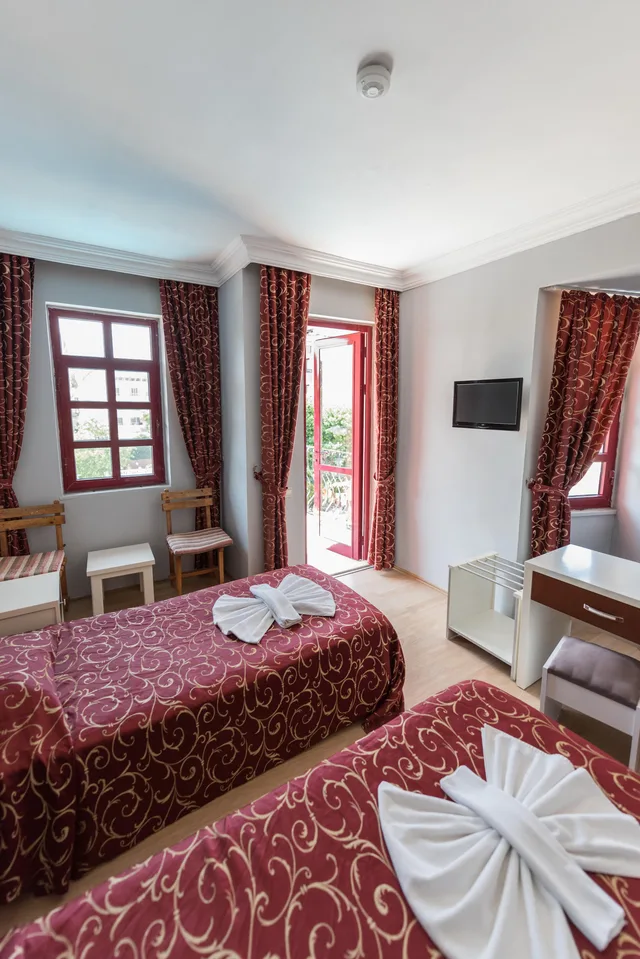 غرفة قياسية بسرير مزدوج بإطلالة على البحر، Gunes Hotel 3/5