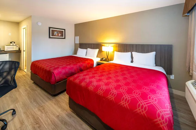 غرفة بسريرين كوين، Econo Lodge Inn & Suites Pincher Creek 1/4