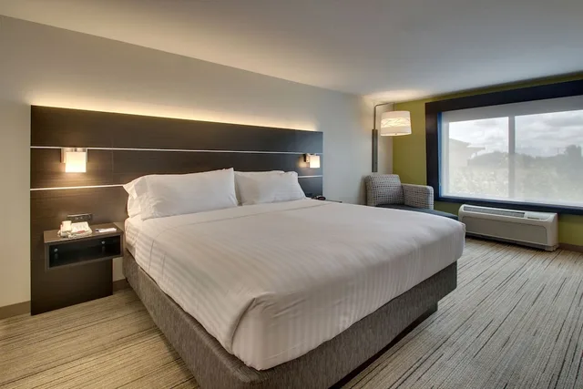 غرفة قياسية بسرير كوين، Holiday Inn Express Suites Morris 1/2