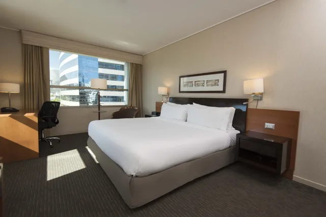 غرفة قياسية بسرير كينج، Holiday Inn Express Santiago Las Condes Former Holiday Inn Express Santiago el Golf 2/10