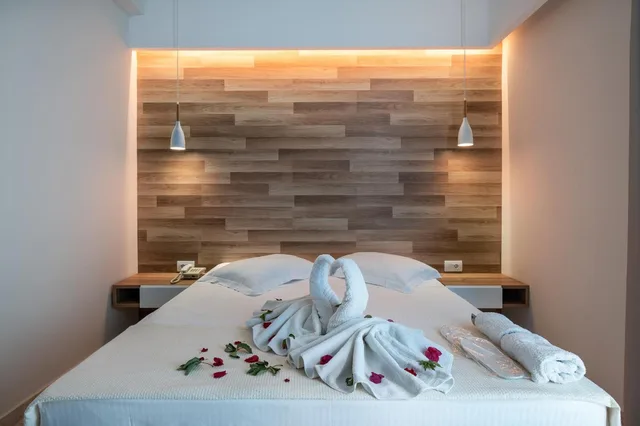 غرفة ثلاثية، Olympia Hotel 5/10