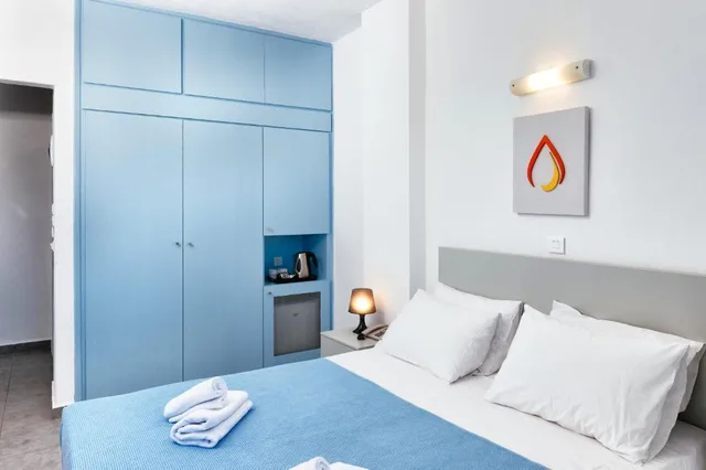 غرفة بسرير مزدوج أو سريرين منفصلين بإطلالة على الجبل، Elounda Krini Hotel by GHH 1/3