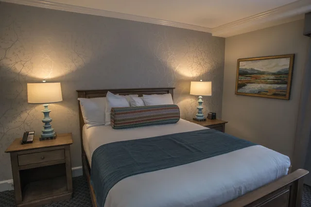 غرفة قياسية بسرير كوين، The Spa at Norwich Inn 3/8