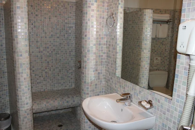 Panoramic, Queen Bed, Park View, Executive Level, Exis Boutique 6/7