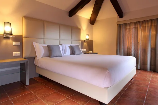 جناح، Hearth Hotel 4/9
