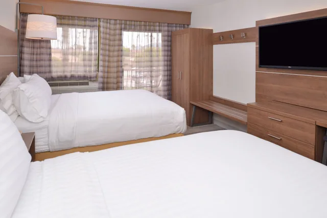 غرفة قياسية بسريرين كوين، Holiday Inn Express Palm Desert 4/6