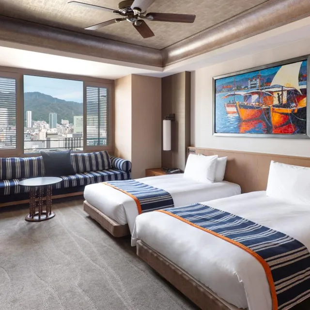 Club, Twin Beds, City View, High Floor, Oriental Hotel 2/5