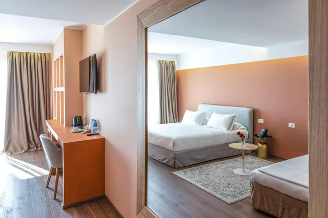 جناح جونيور بإطلالة على المسبح، Hotel Vlora Priam, Affiliated by Melia 3/3