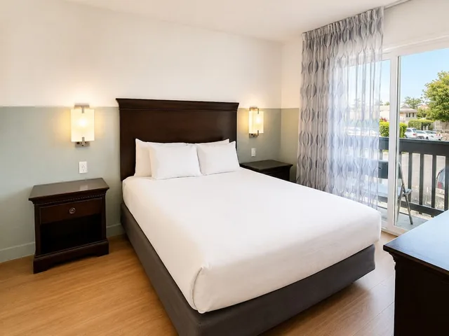 1 Bedroom, Suite, 2 Queen Beds, Balcony, Stargazer Inn And Suites 3/10