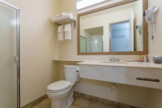غرفة بسرير كينج، Riverfront Inn Roseburg 3/5