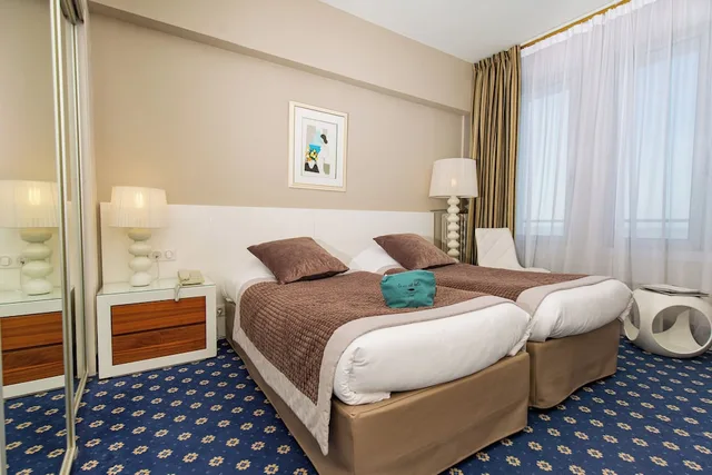 غرفة بسريرين منفصلين بإطلالة على البحر، Hotel Aguado 2/10