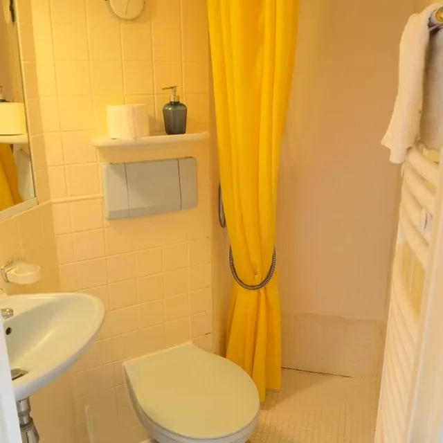 Eastern, Cabin, Triple، Eastern Comfort Hotel & Hostelboat 8/10