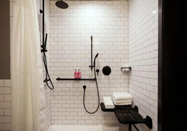 غرفة مريحة بسرير كوين لذوي الإعاقة، Moxy Richmond Downtown 3/3