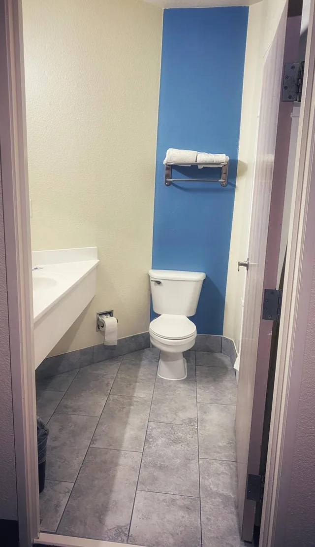 غرفة قياسية بسرير مزدوج، Best Western Executive Inn Battle Creek 5/6