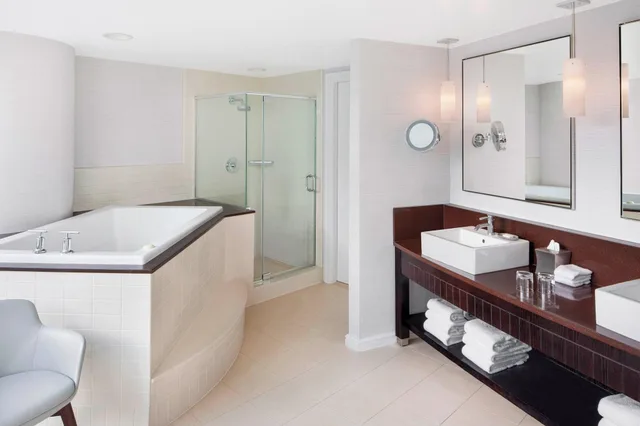 جناح بسرير كينج، Le Meridien Arlington 8/8