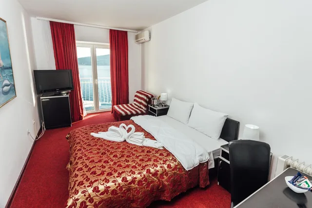 غرفة سوبيريور ثلاثية بإطلالة على البحر، Azzurro Hotel Bijela, Herceg Novi 4/7