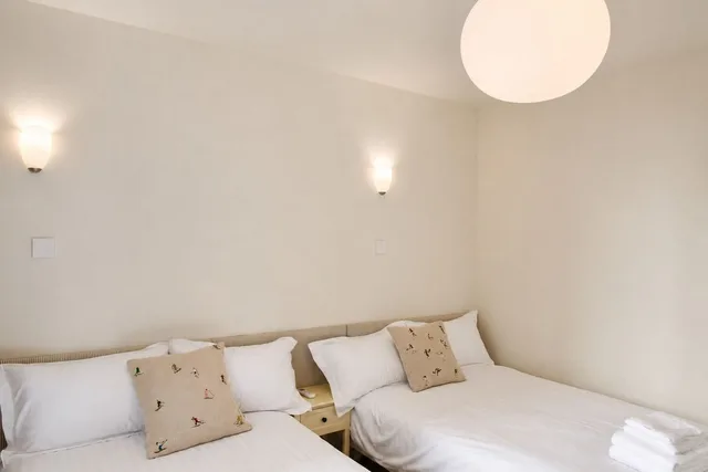 Senior, Apartment, 4 Beds، Book and Bed-People's Square 4/10