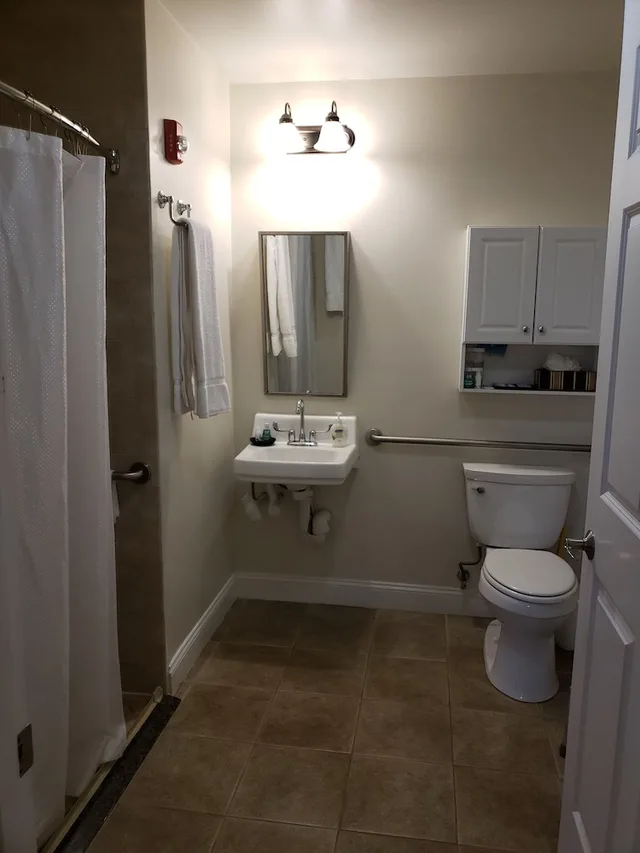 غرفة سوبيريور بسرير كوين بمطبخ، Crescent Suites Hotel 2/2