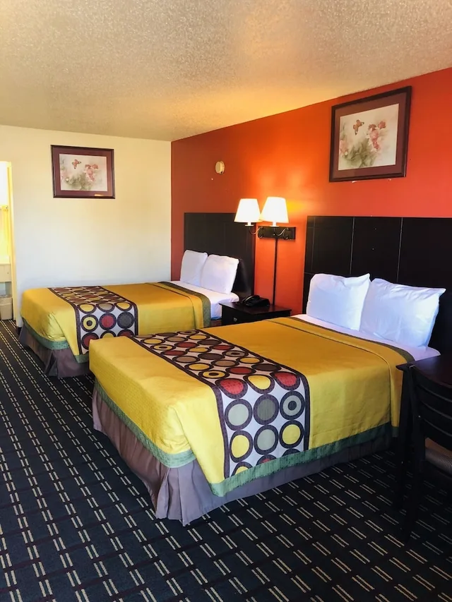 غرفة بسرير مزدوج للمدخنين، Americas Best Value Inn Suites 1/6