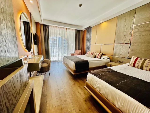 غرفة قياسية بسرير مزدوج وسرير فردي بإطلالة جزئية على البحر، Kirman Arycanda Premium 1/10