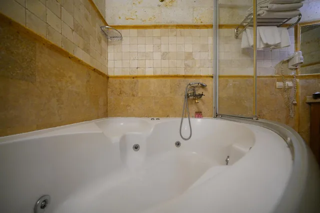 غرفة اقتصادية عائلية، Harman Cave Hotel 1/3