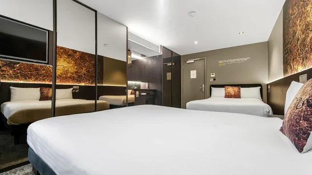 غرفة قياسية بسريرين مزدوجين، Heeton Concept Hotel - Luma Hammersmith 1/10