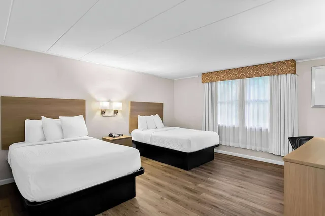 Room, 2 Double Beds, Travelodge by Wyndham Aberdeen 2/7