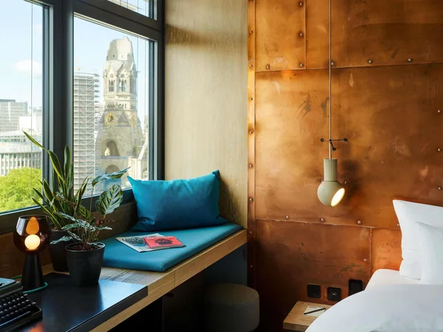 Medium Urban, Twin Beds, Queen Bed, 25hours Hotel Bikini Berlin 3/4