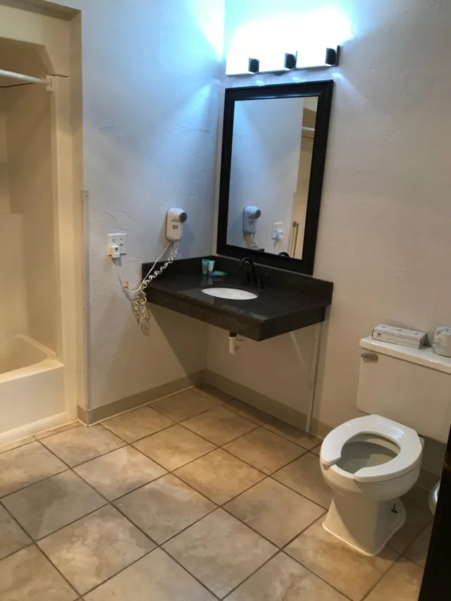 غرفة بسرير كينج، Pictured Rocks Inn & Suites 7/8