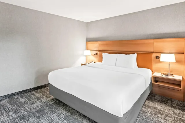 1 Bedroom, Suite, King Bed, Radisson Hotel Portland Airport 2/10