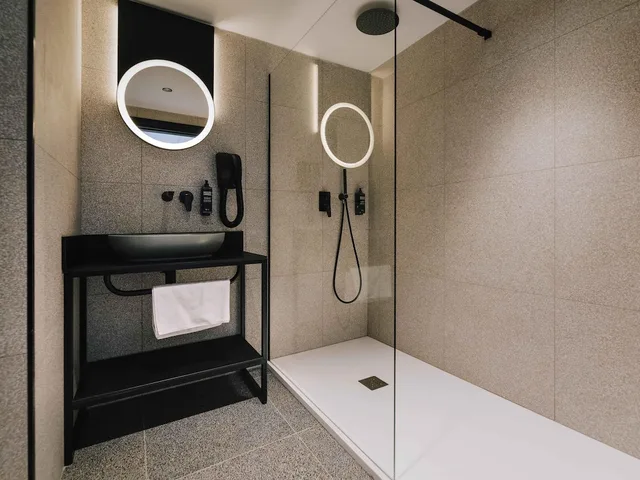 غرفة سوبيريور بسرير كينج بإطلالة على البحر، ibis Styles ST Pauls Bay Malta 5/8