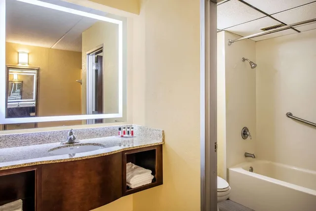 غرفة بسريرين كوين، Howard Johnson by Wyndham Saugerties, NY 5/6