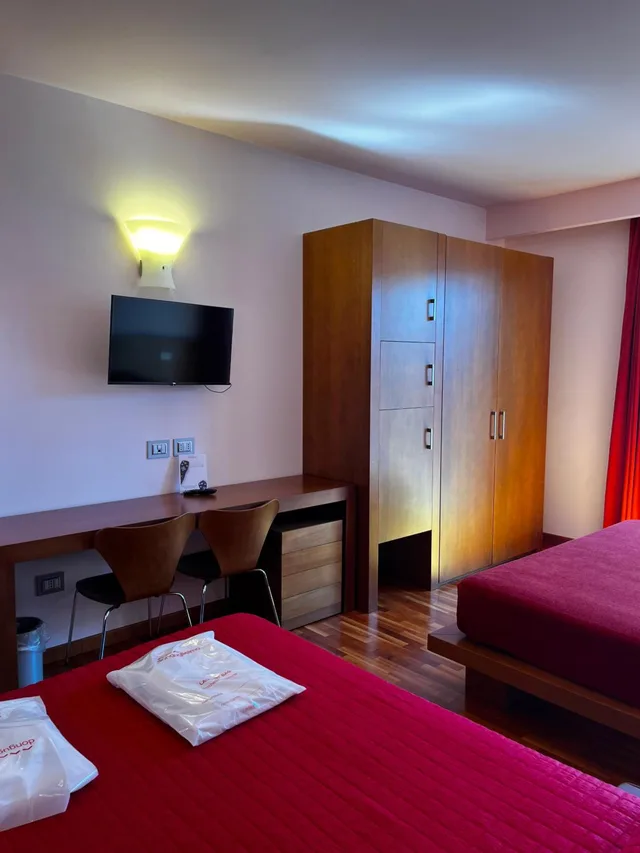 جناح، Hotel Don Guglielmo 5/7