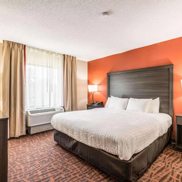 Junior Suite, Lake Norman Inn and Suites (ex Clarion) 3/10