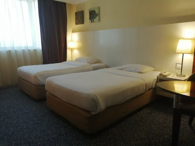 غرفة سوبيريور بسريرين منفصلين وسريرين كينج، Kingsgate Hotel Abu Dhabi By Millennium 6/6