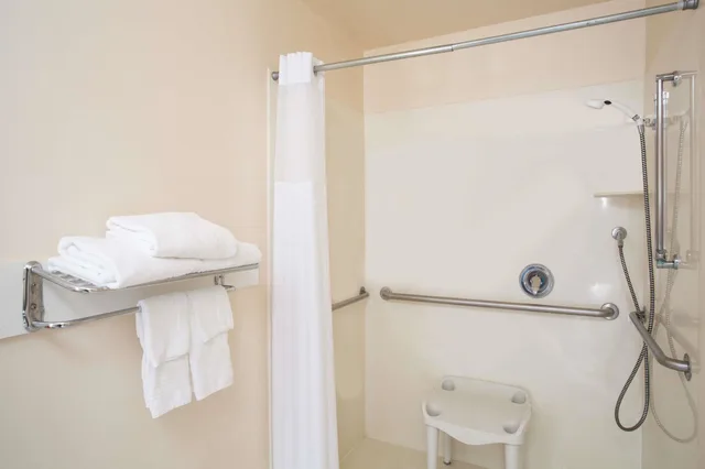 غرفة بسرير كوين لذوي الإعاقة، Ramada By Wyndham Draper 5/5