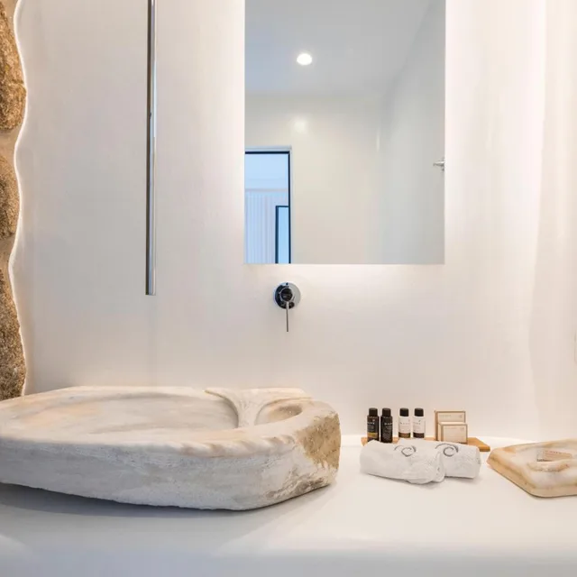غرفة ديلوكس بسرير مزدوج أو سريرين منفصلين بإطلالة على الفناء، Mykonos Bay Resort and Villas 1/4