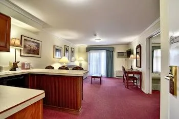 جناح تنفيذي في المبنى الرئيسي، Roosevelt Inn And Suites 1/1